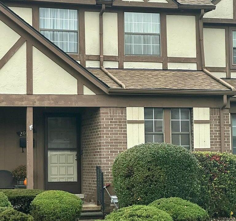 1st image of 28612 Regent Ct N