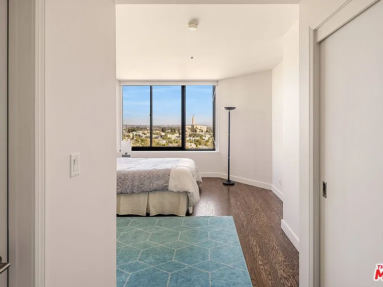 10724 Wilshire Blvd #712 — Photo 27
