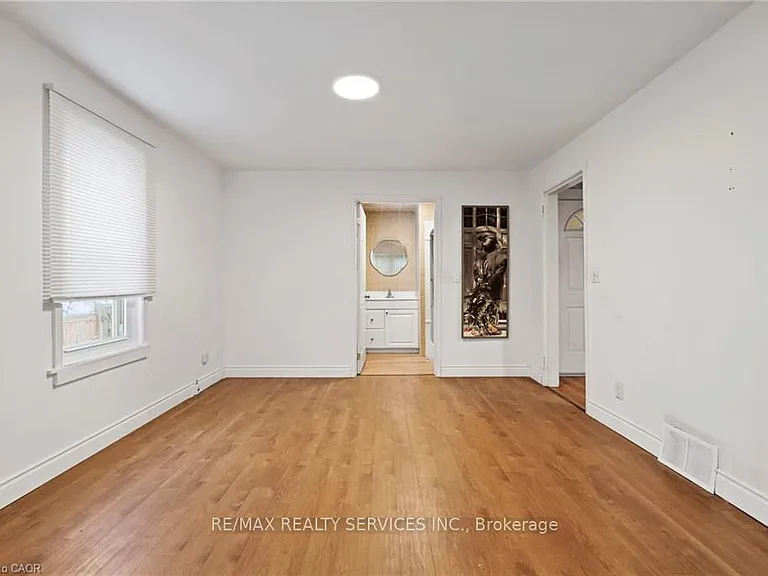 5292 Bridge St — Photo 6