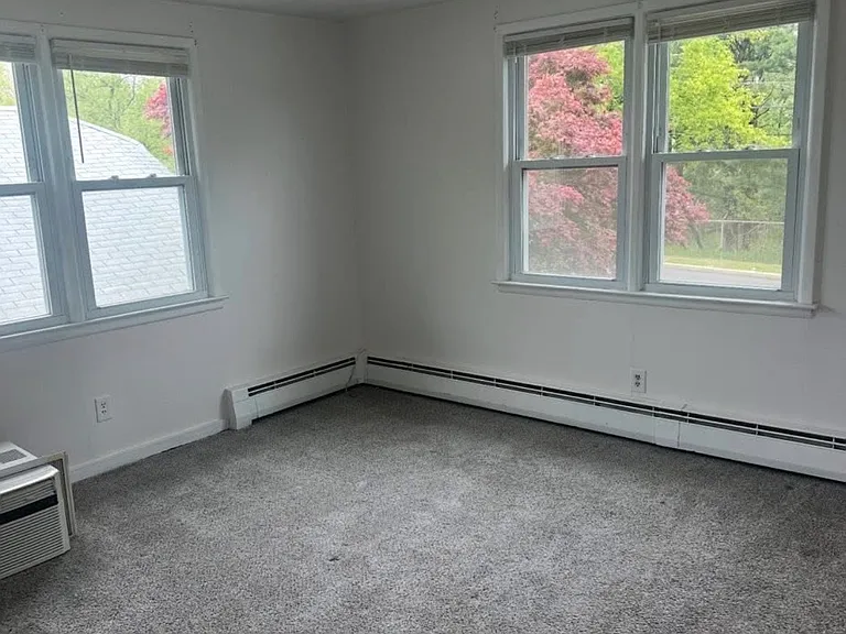 210 Jerseyville Ave — Photo 3
