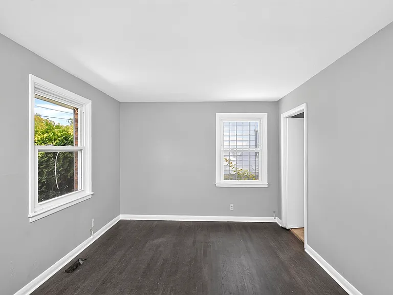 2423 Underwood St — Photo 29
