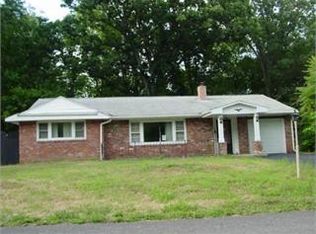 29 Village Dr, Saugerties, NY 12477