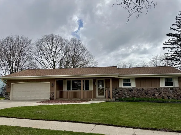 1803 Sylvan WAY, West Bend, WI 53095