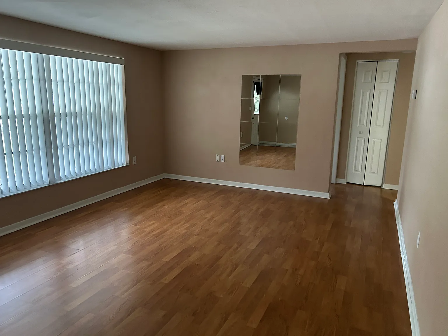 3 bed, 1307 sqft, $1,700 — Photo 2