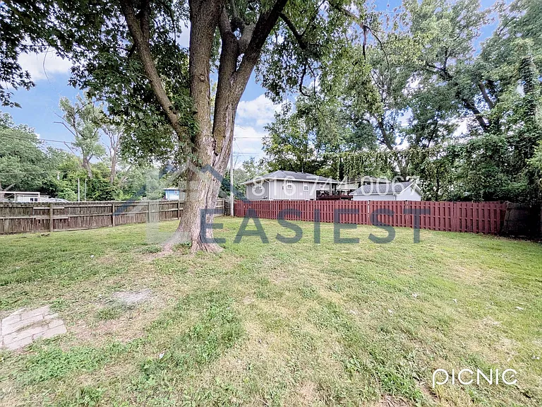 7911 E 103rd Ter — Photo 25