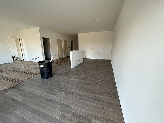 4th image of 753 Pelican Ln