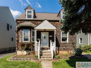 196 Clinton St, Woodbridge, NJ 07095