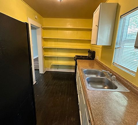 5th image of 307 E Lambert St #A