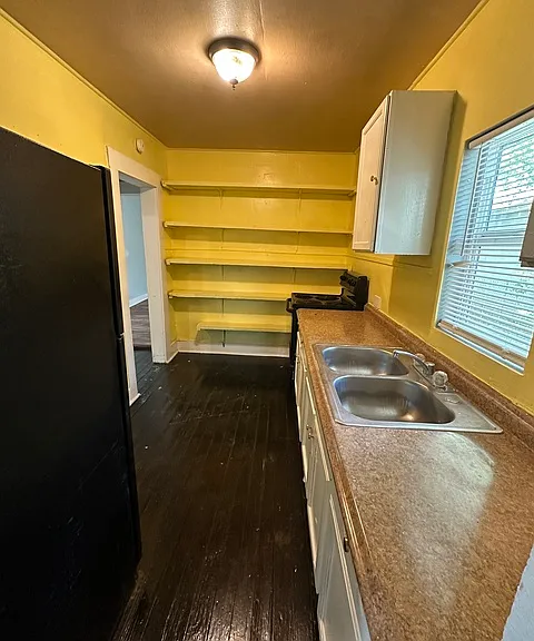 307 E Lambert St #1 — Photo 5
