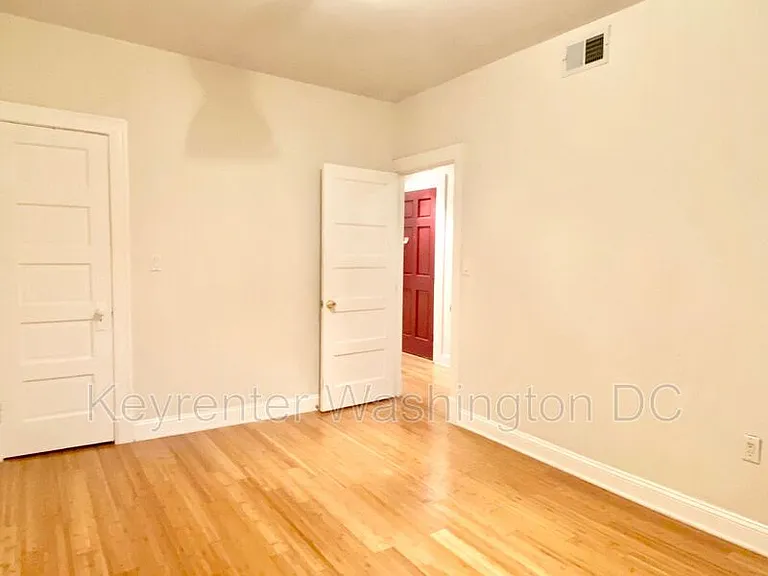 1204 Holbrook St NE #4 — Photo 9