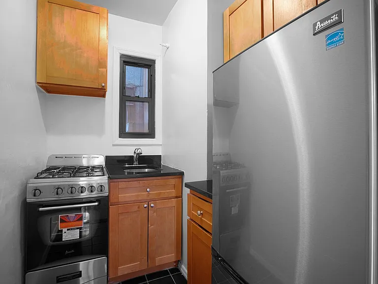 82 Jane St #4D — Photo 4