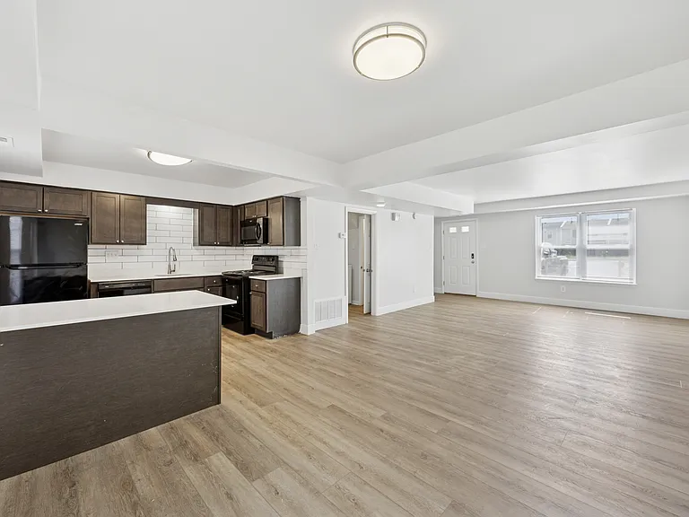 Gateway Airport Townhomes — Photo 5