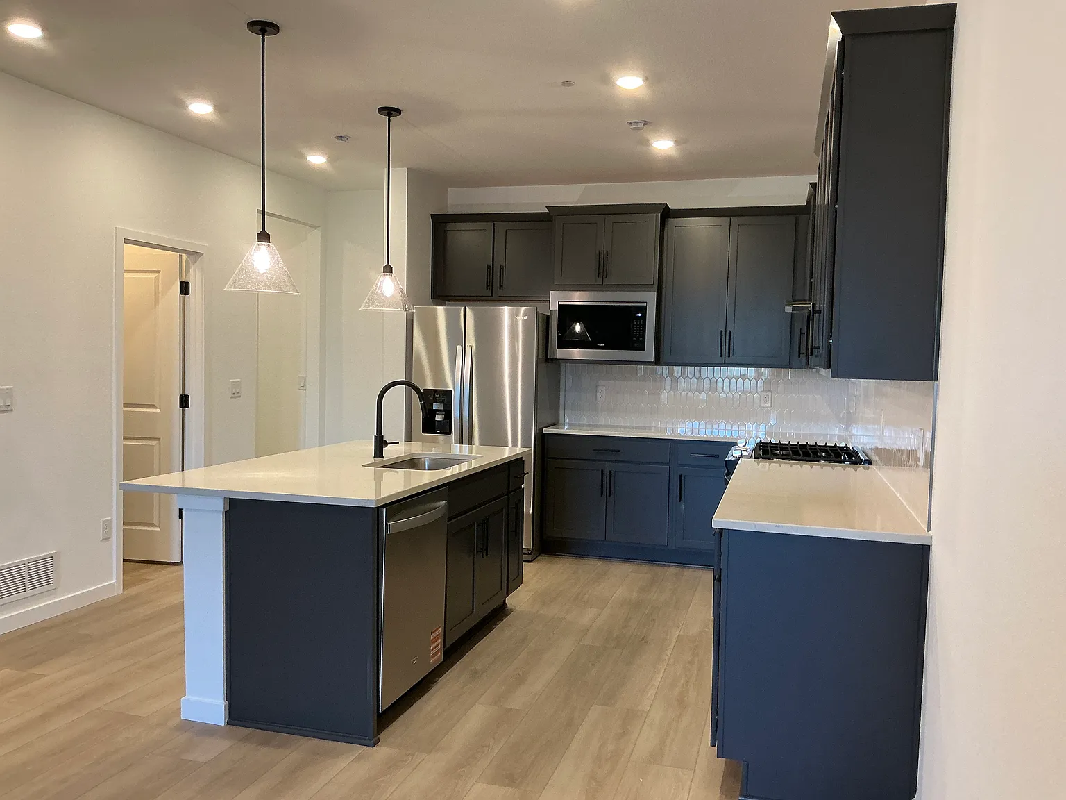 3 bed, 2031 sqft, $2,795 — Photo 2