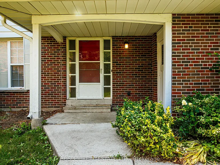 33 Forestbrook Cres — Photo 9
