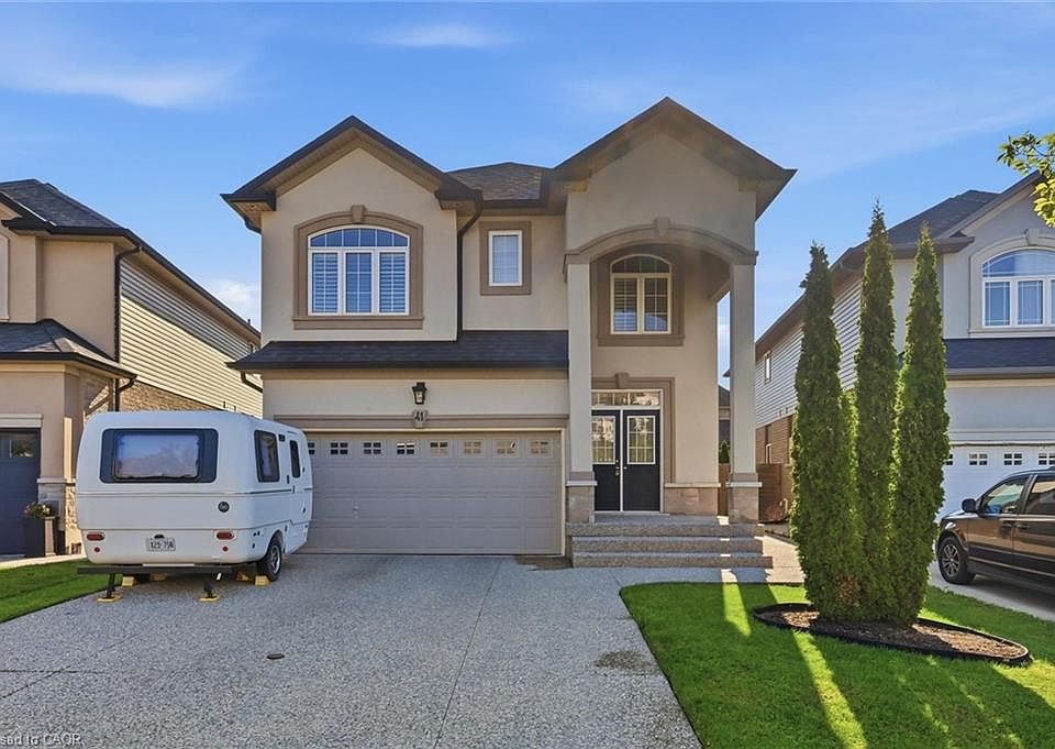 1st image of 41 Aquasanta Cres