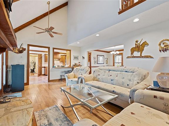 5th image of 696 Gold Hill Rd