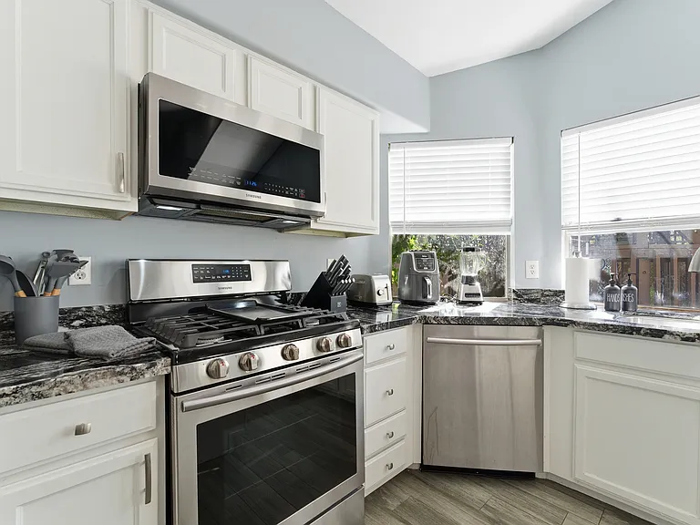 2075 E Arabian Dr — Photo 2