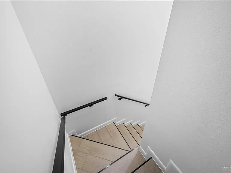 1220 E Camellia Ave — Photo 17