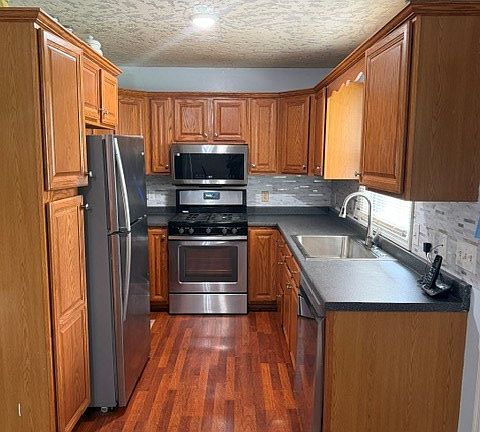 4th image of 208 Valley St