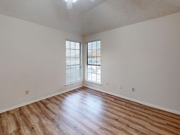 2nd image of 1900 Marlborough Dr