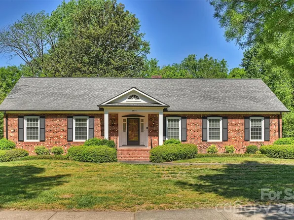 6800 Lancer Dr, Charlotte, NC 28226