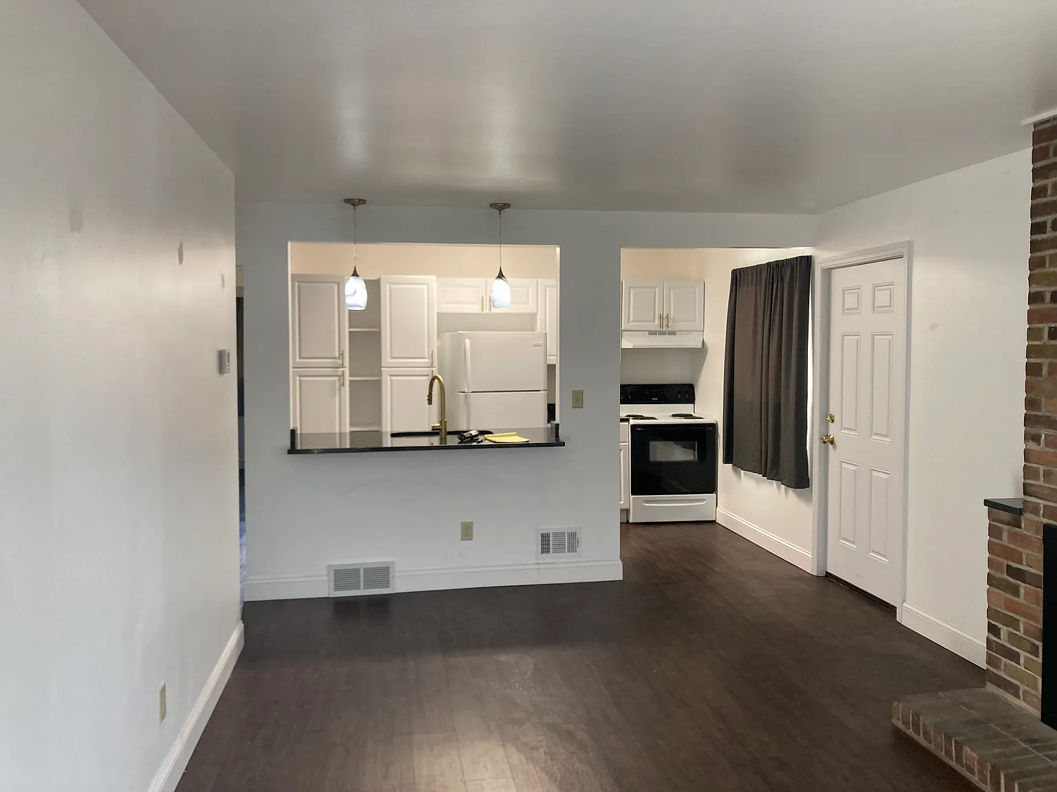 3 bed, 1000 sqft, $1,800 — Photo 4