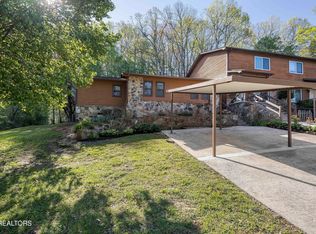 156 Hendrix Dr, Oak Ridge, TN 37830