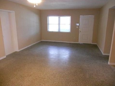 4th image of 121 89th Ave N