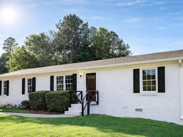 1445 E McIntosh Rd, Griffin, GA 30223