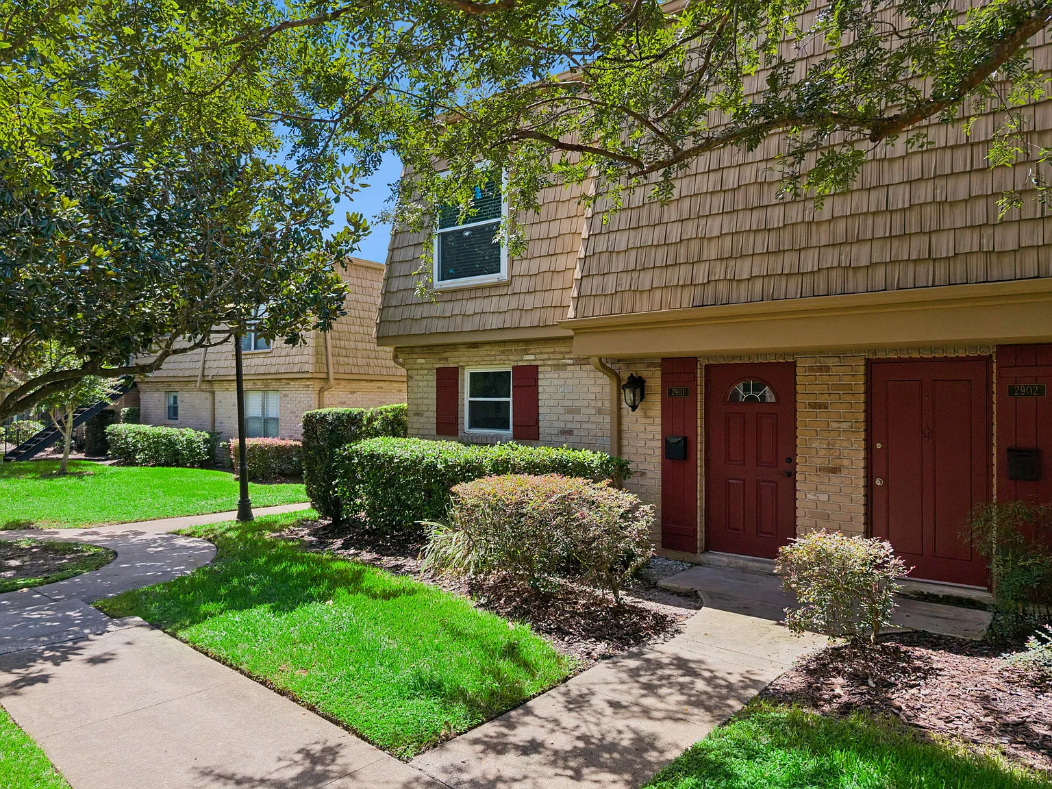 200 Saint Andrews Blvd — Photo 2