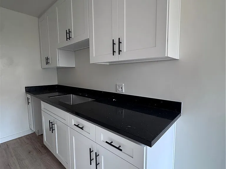 1422 Talmadge St #2 — Photo 5