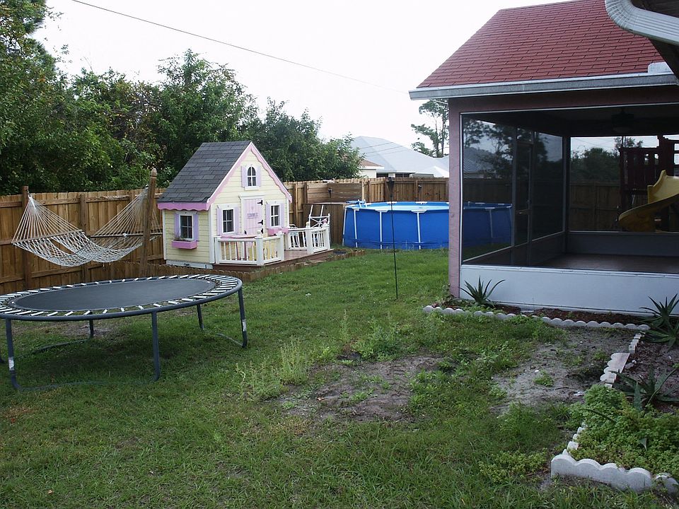 2nd image of 449 SW Homeland Rd