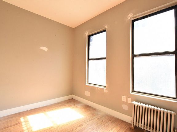 3rd image of 2 Pinehurst Ave APT 6D