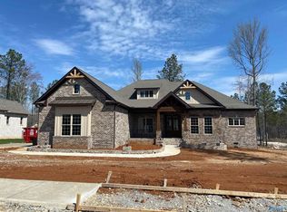 10 Trail Loop Cir, Huntsville, AL 35803