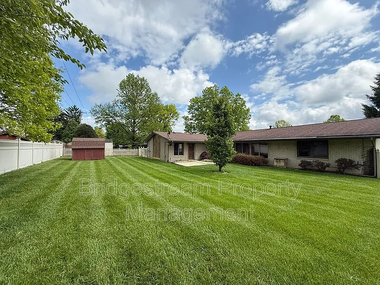 2135 E Rahn Rd — Photo 21