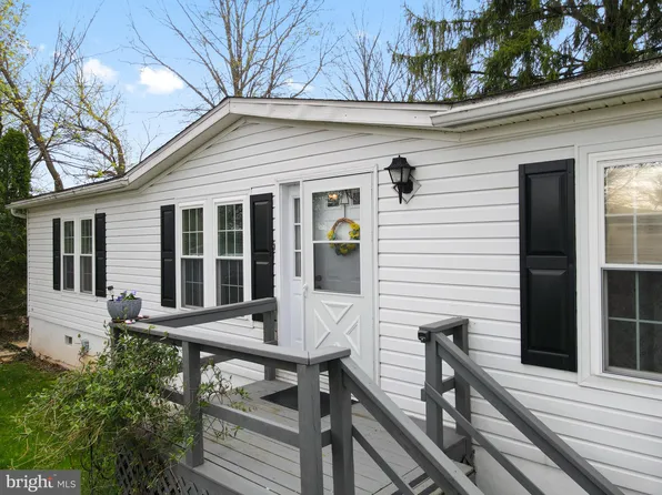 263 W 8th St, Red Hill, PA 18076