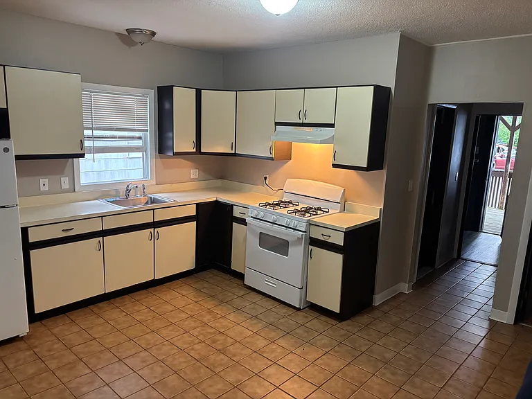 244 W Ivy St #1 — Photo 9