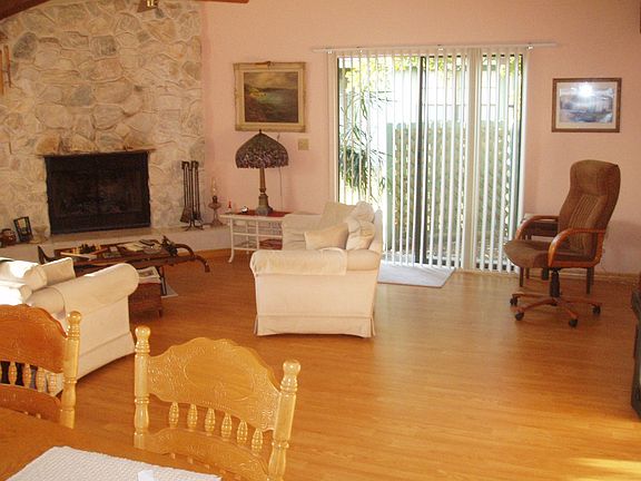 3rd image of 5090 Barrington Cir