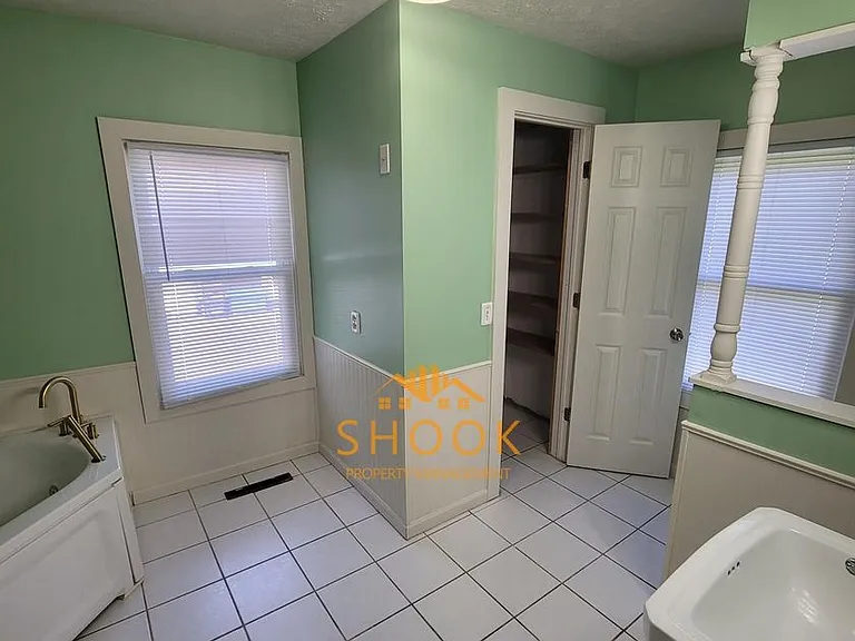 507 N 27th St — Photo 8