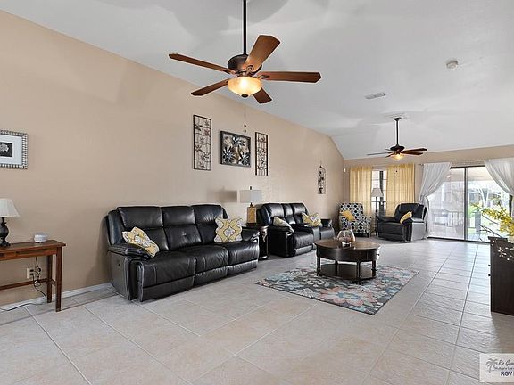 5th image of 2109 Lazy Lake Dr