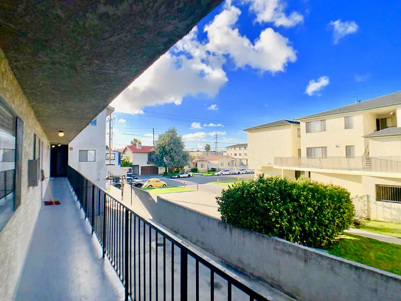 2 bed, 700 sqft, $2,000 — Photo 3