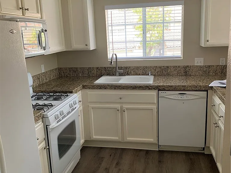 21887 Southgate #310 — Photo 3