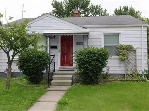 18540 Kenosha St, Harper Woods, MI 48225
