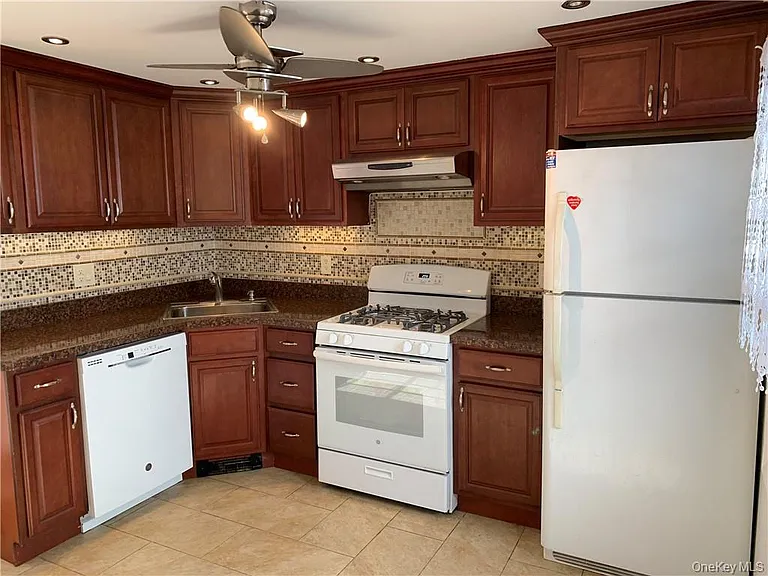 10 W Clarkstown Rd — Photo 15