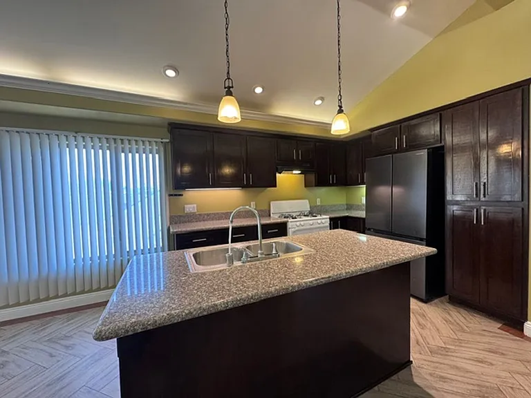 1120 Stanley Ave — Photo 24