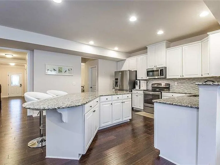 1351 Yellow Springs Dr — Photo 5
