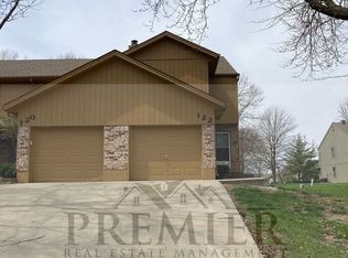 122 NE Churchill St, Lees Summit, MO 64086