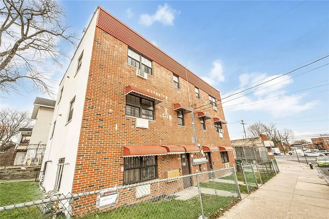 4175 Bronxwood Avenue photo 1