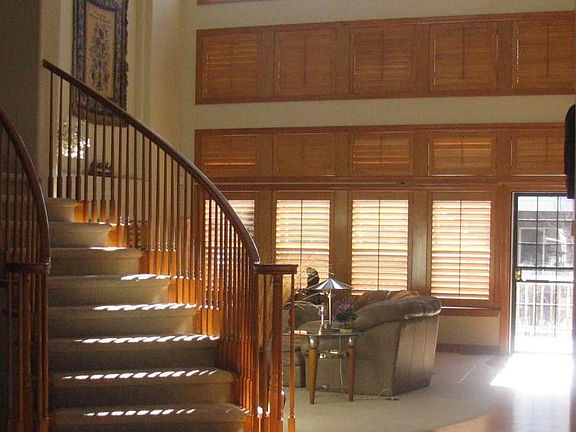 FRONT INTERIOR ENTRY