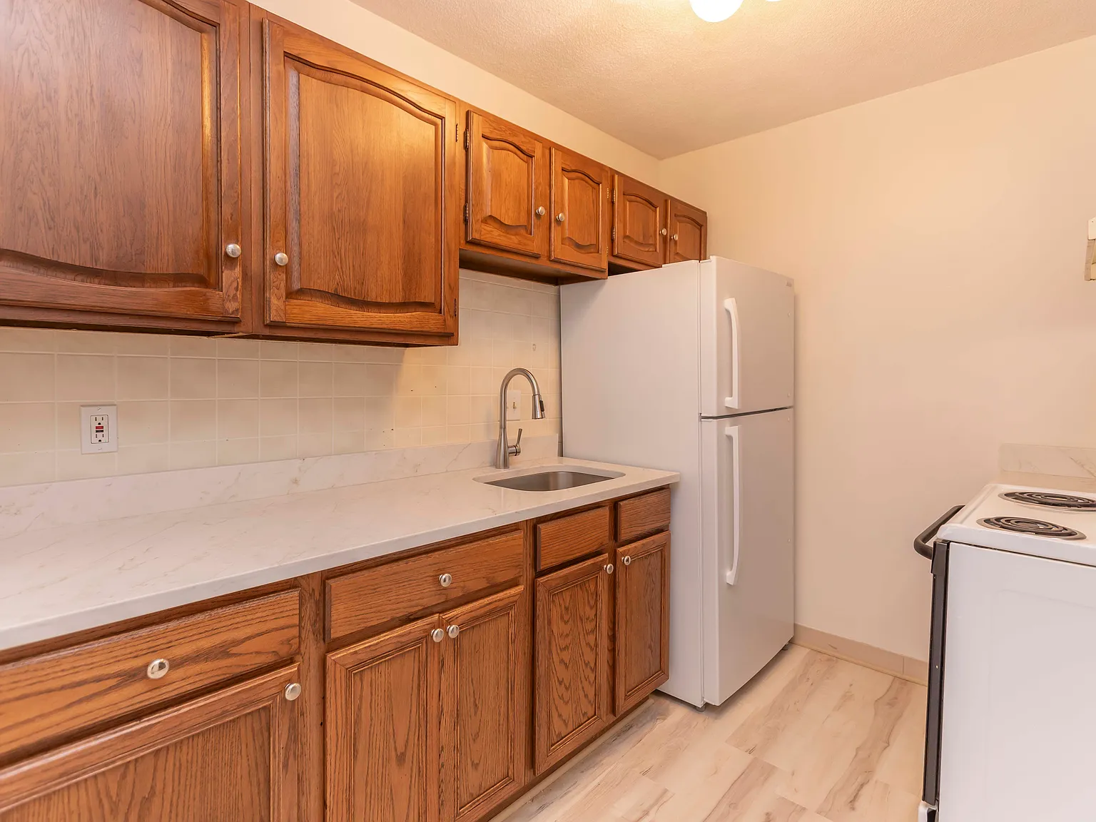 2 bed, 900 sqft, $2,700 — Photo 3